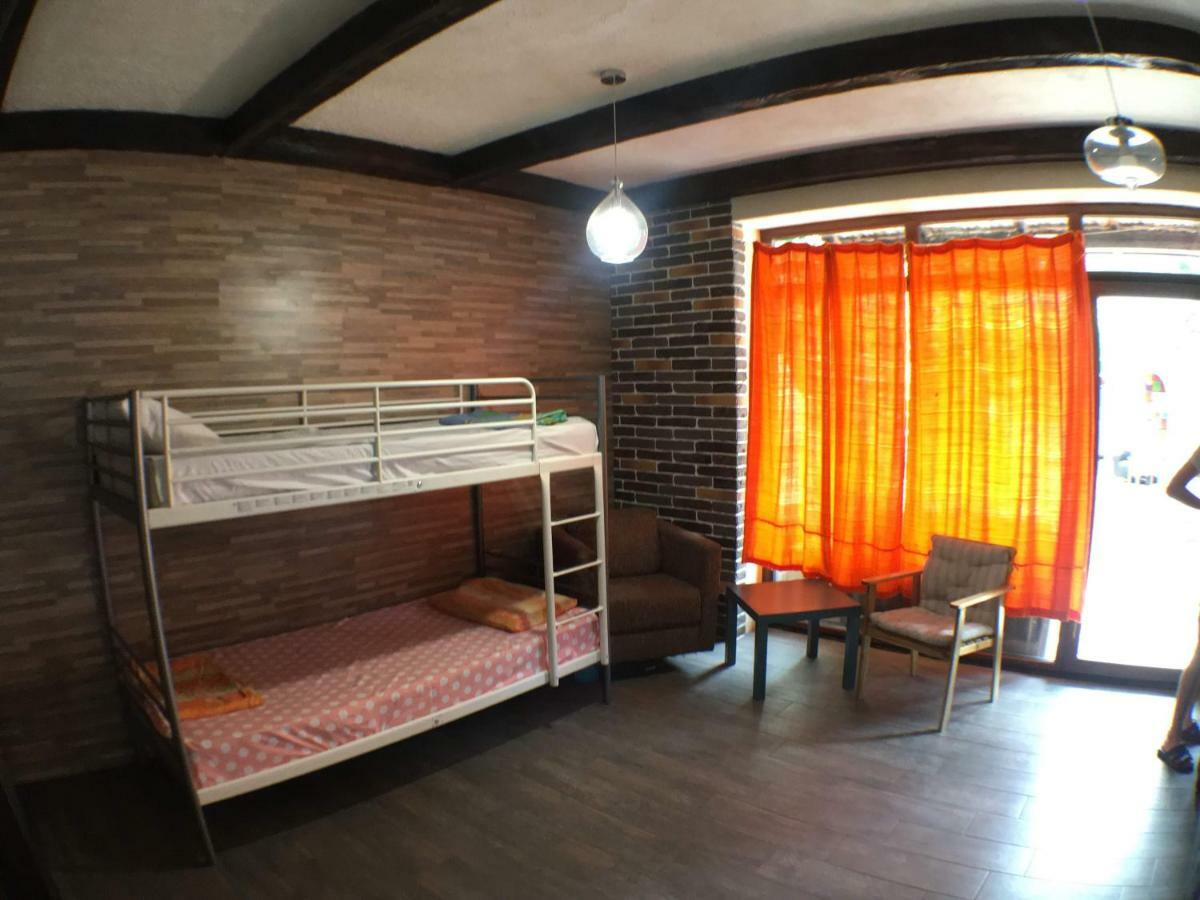 Funky Mamaliga Hostel Κισινάου Εξωτερικό φωτογραφία